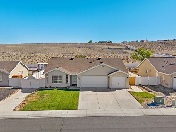 1387 White Bluffs Circle, Fernley, NV 89408