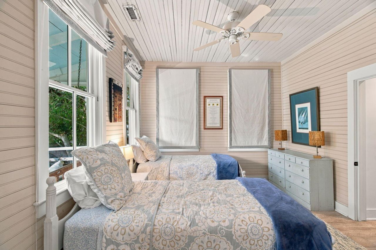 2830 Middle Street Photo 51