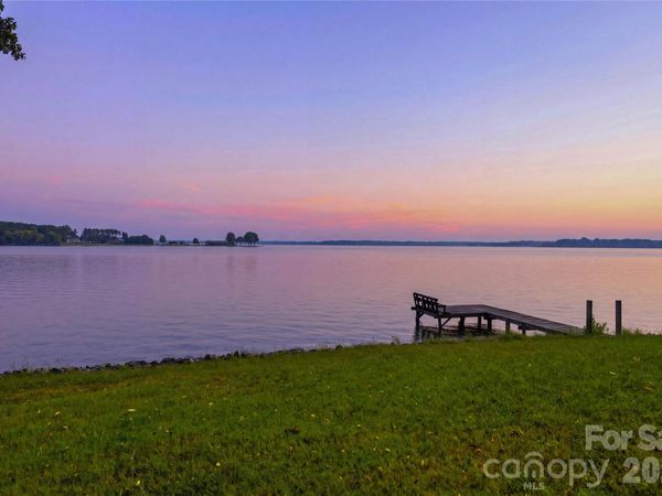 221 Gainswood Drive , Mooresville, NC 28117