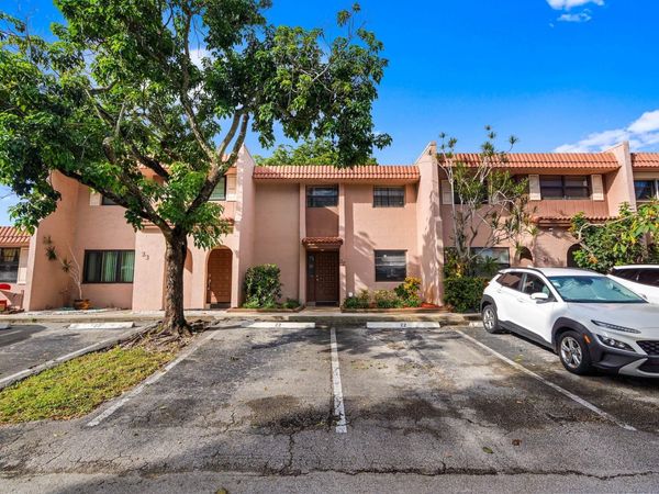 22 N VALENCIA Drive, Unit 3-32, Davie, FL 33324