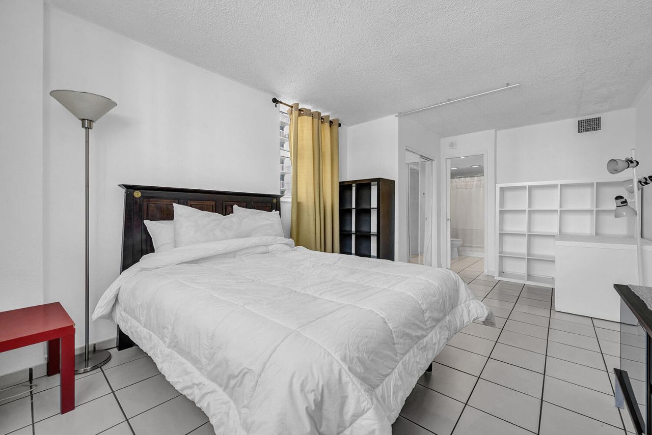 345 Ocean Drive, Unit 301, Miami Beach, FL 33139 Photo