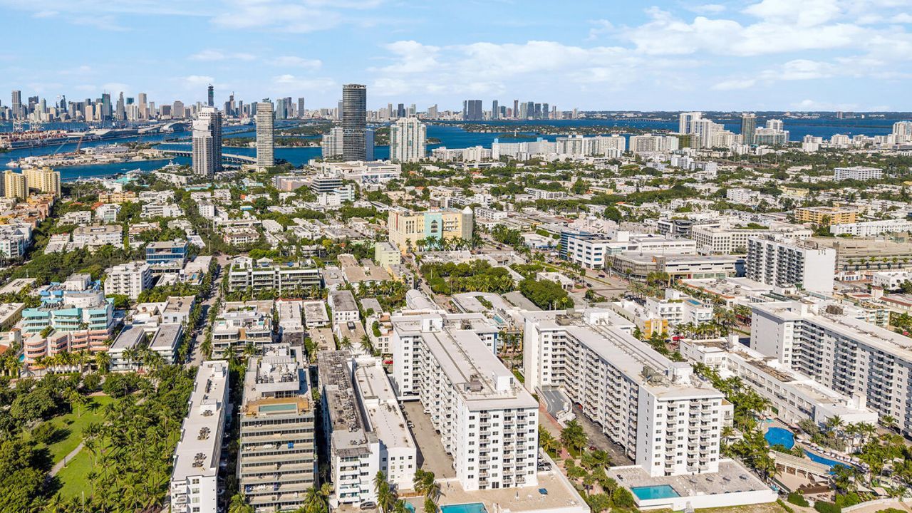 345 Ocean Drive, Unit 301, Miami Beach, FL 33139 Photo