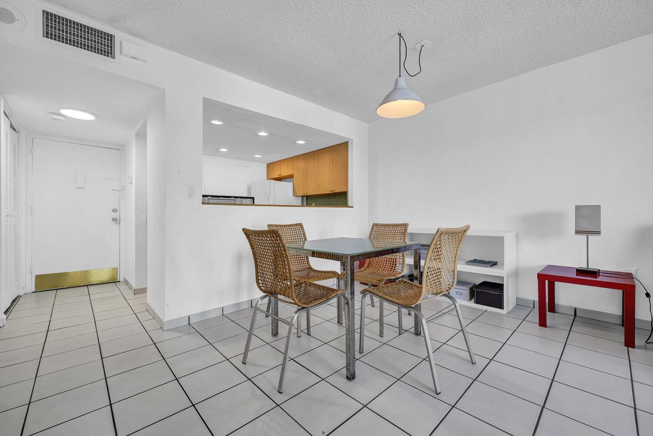 345 Ocean Drive, Unit 301, Miami Beach, FL 33139 Photo
