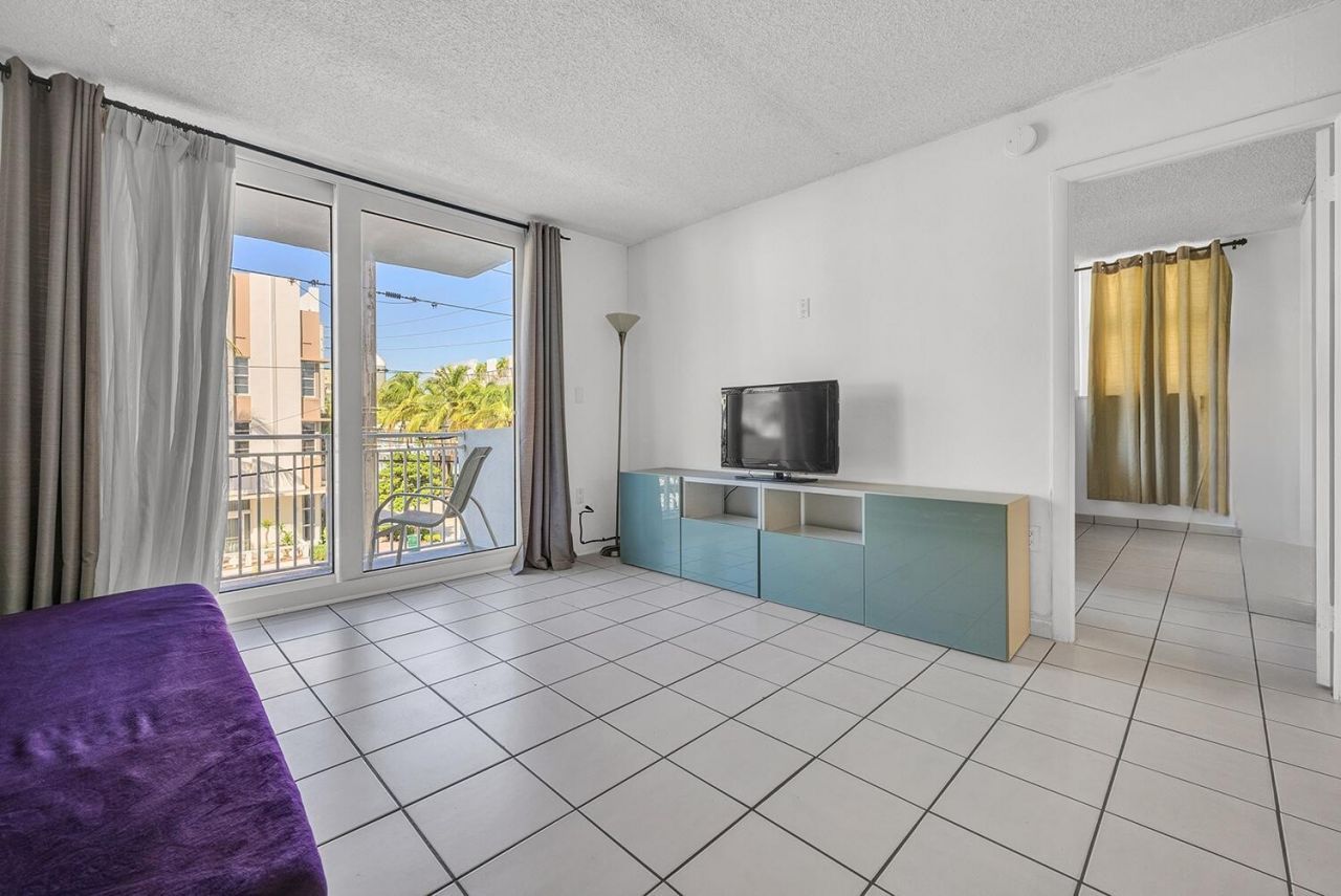 345 Ocean Drive, Unit 301, Miami Beach, FL 33139 Photo