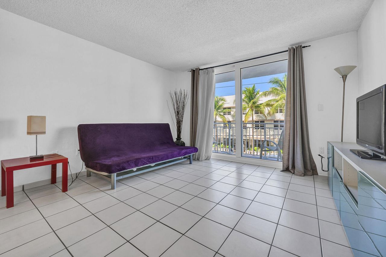 345 Ocean Drive, Unit 301, Miami Beach, FL 33139 Photo