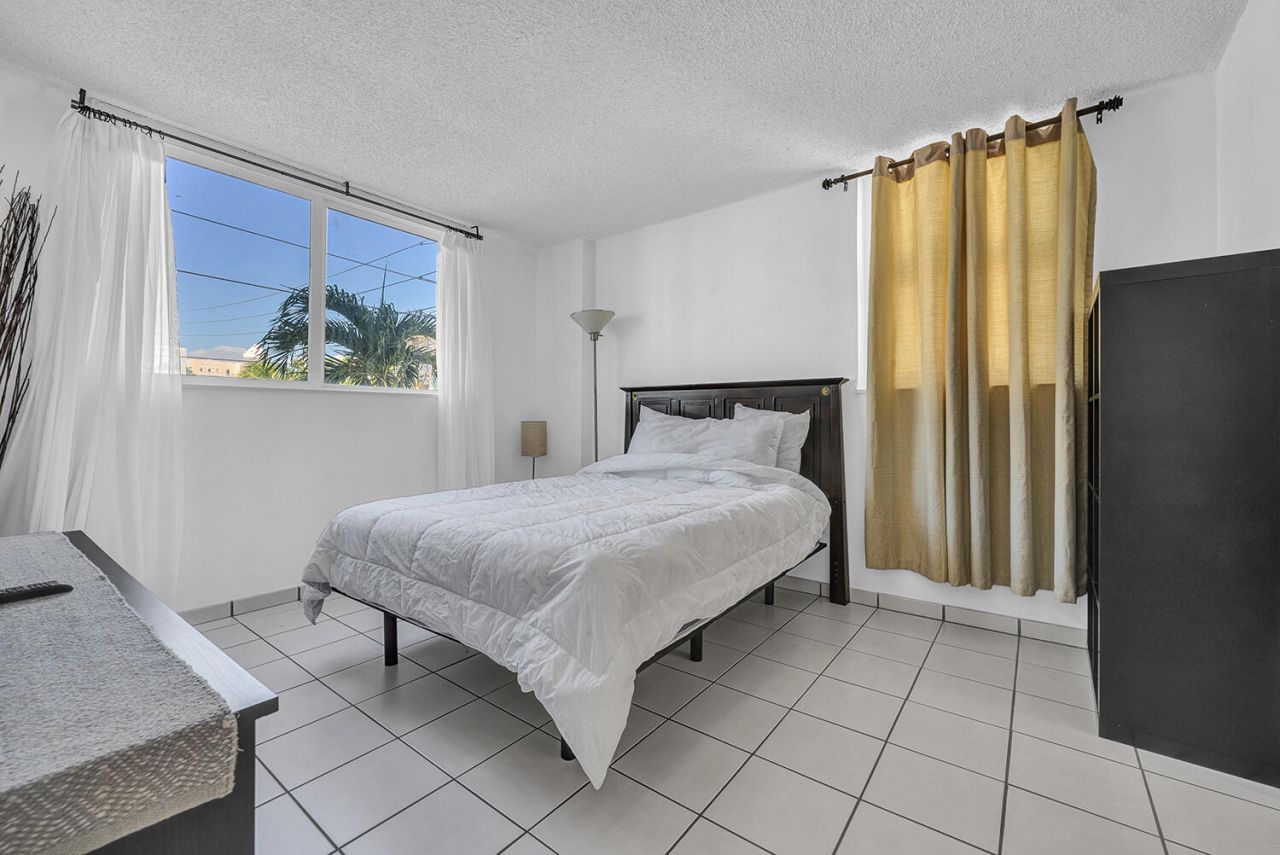 345 Ocean Drive, Unit 301, Miami Beach, FL 33139 Photo