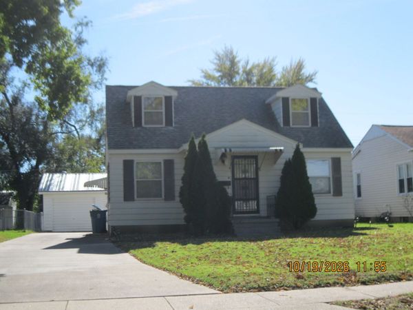 509 9th Street , Camanche, IA 52730