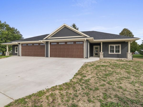 1915 Paul Rd, Unit 1917, Manitowoc, WI 54220