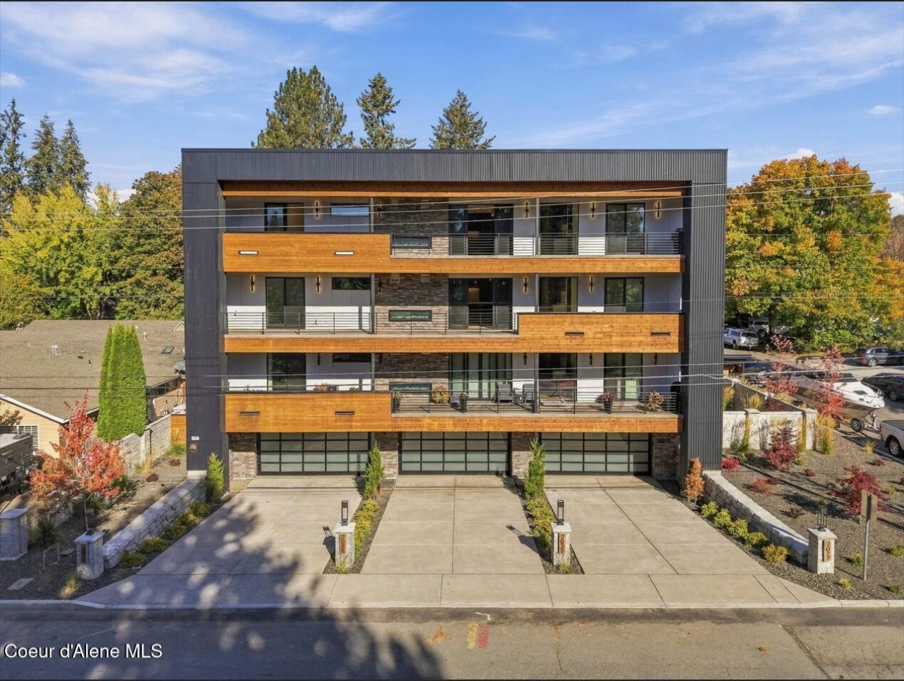 2027 E MULLAN AVE  primary photo