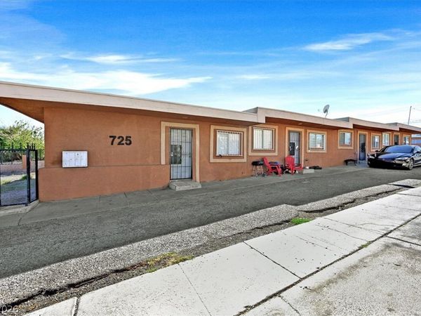 725 N 11th Street , Las Vegas, NV 89101