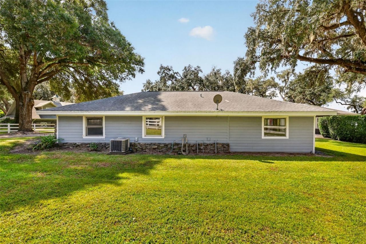 15050 SE 140th Avenue Road, Weirsdale, FL 32195 Photo