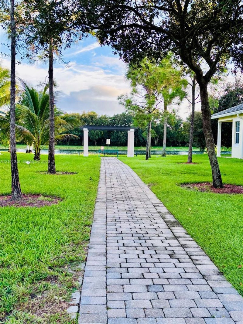 4685 Lakeside Ter , Davie, FL 33314 Photo