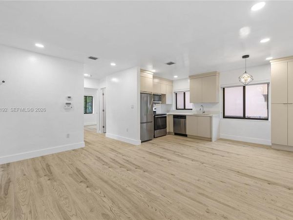 424 NW 53rd St , Miami, FL 33127