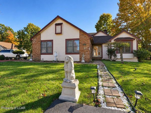 11 Valley Lane, Mountain Top, PA 18707