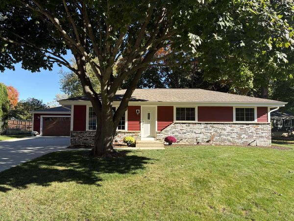 2530 Marigold Ct, Caledonia, WI 53402
