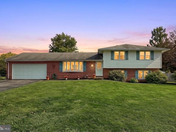 2555 PRIMROSE LANE, YORK, PA 17404