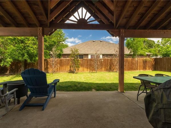 1016 Pebblecreek Drive, Burleson, TX 76028