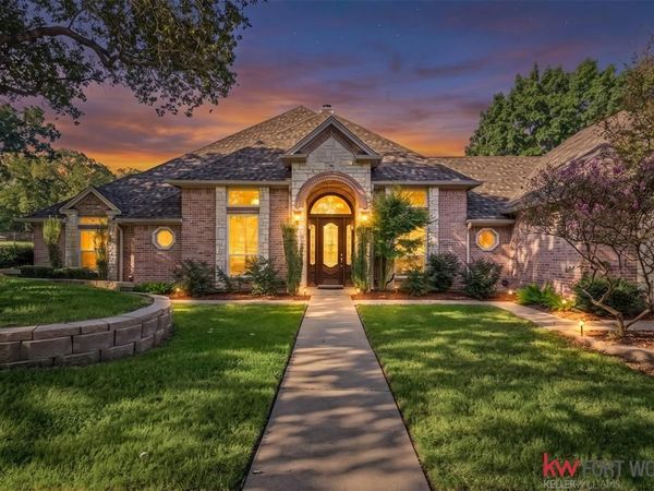 135 Country Vista Circle, Burleson, TX 76028