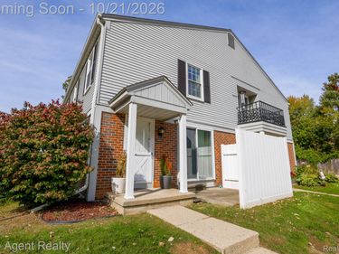 24451 Meadowbridge Drive, Clinton Township, Mi 48035