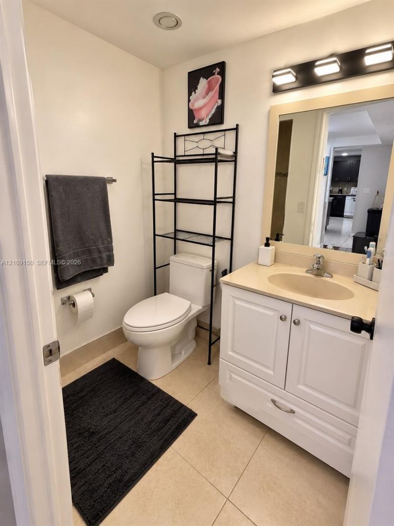 3285 Foxcroft Rd , Unit E206, Miramar, FL 33025 Photo