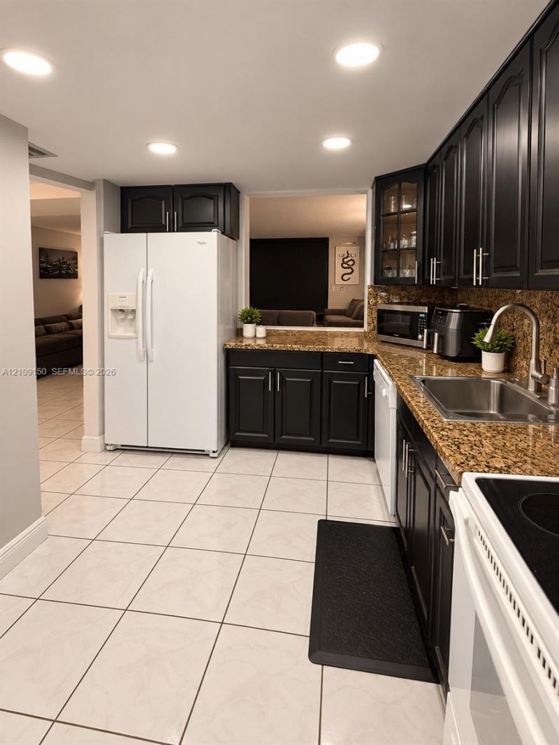 3285 Foxcroft Rd , Unit E206, Miramar, FL 33025 Photo