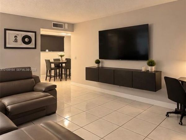 3285 Foxcroft Rd , Unit E206, Miramar, FL 33025