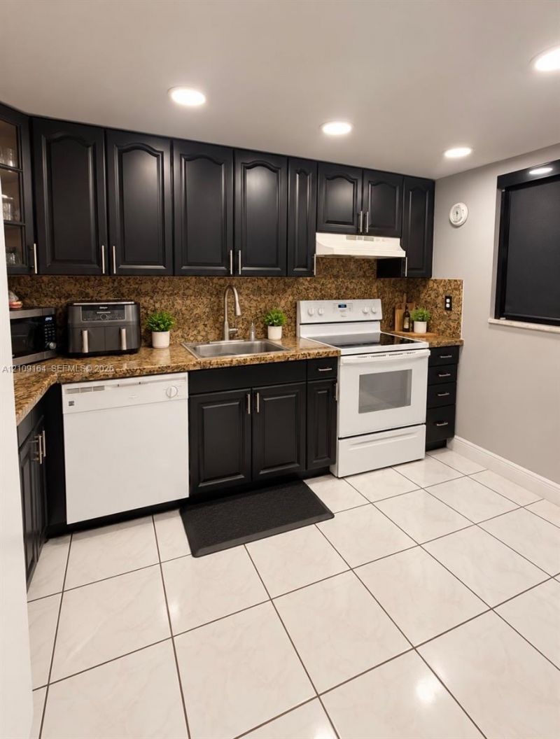 3285 Foxcroft Rd , Unit E206, Miramar, FL 33025 Photo