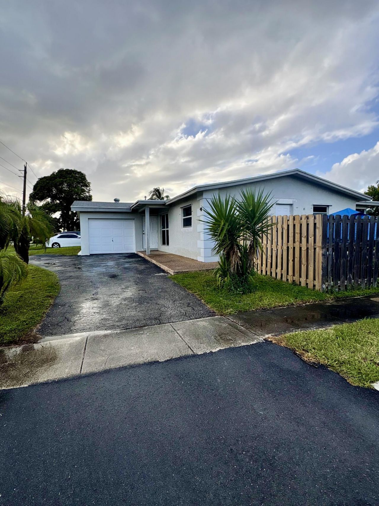 8361 NW 27th Place, Sunrise, FL 33322 Photo