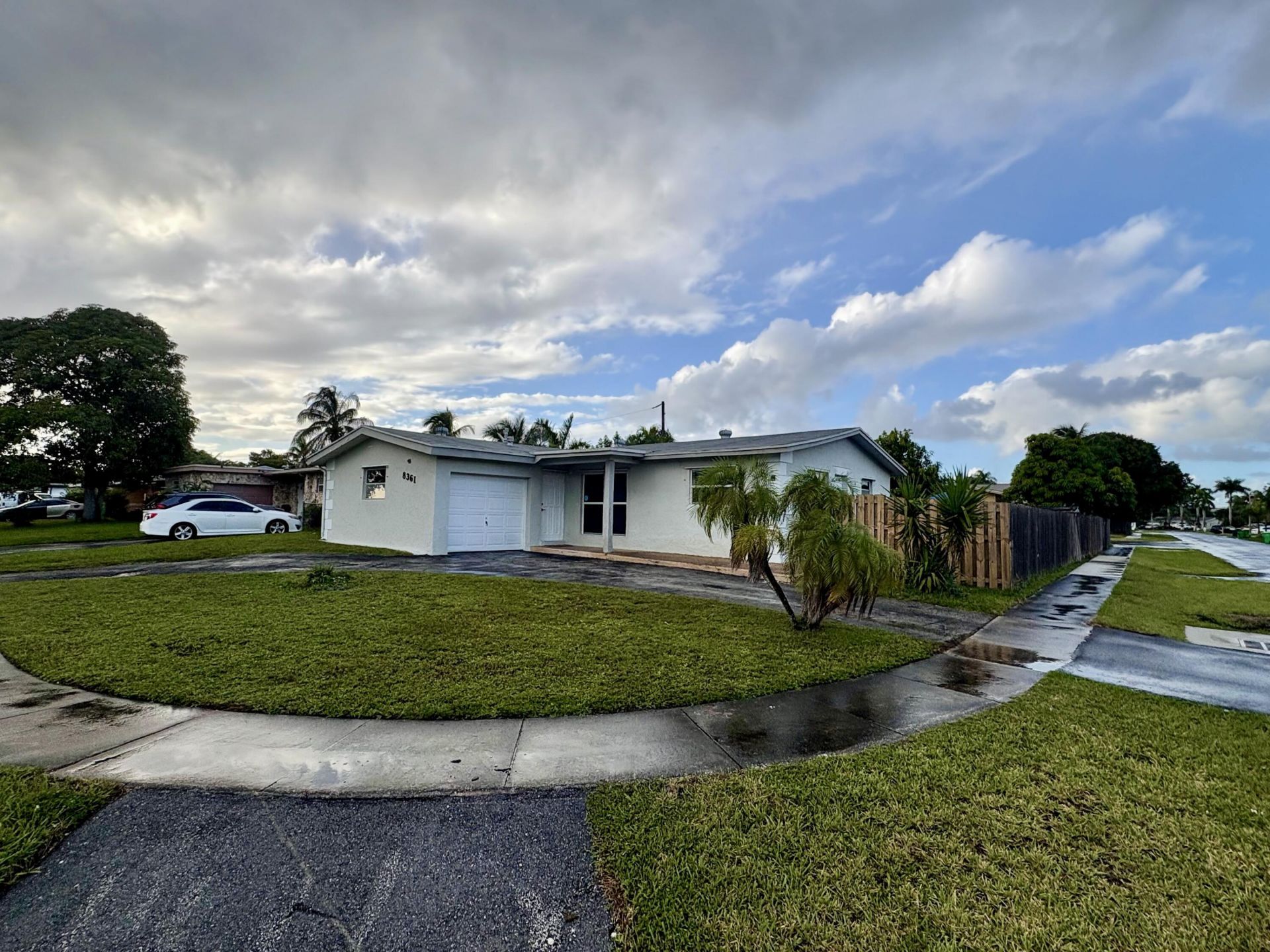 8361 NW 27th Place, Sunrise, FL 33322 Photo