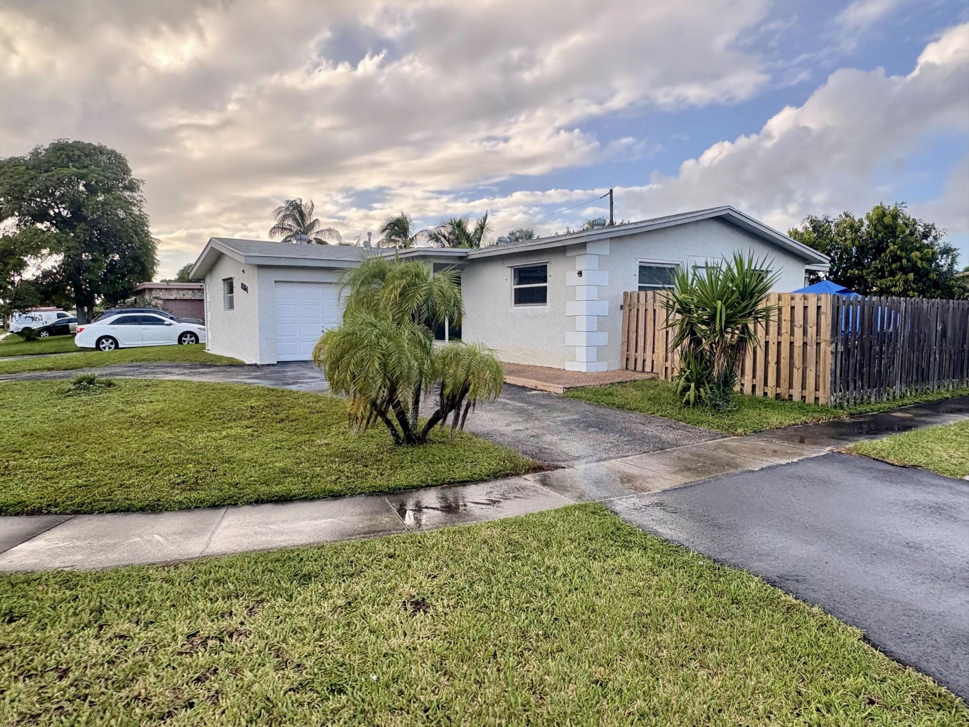 8361 NW 27th Place, Sunrise, FL 33322 Photo