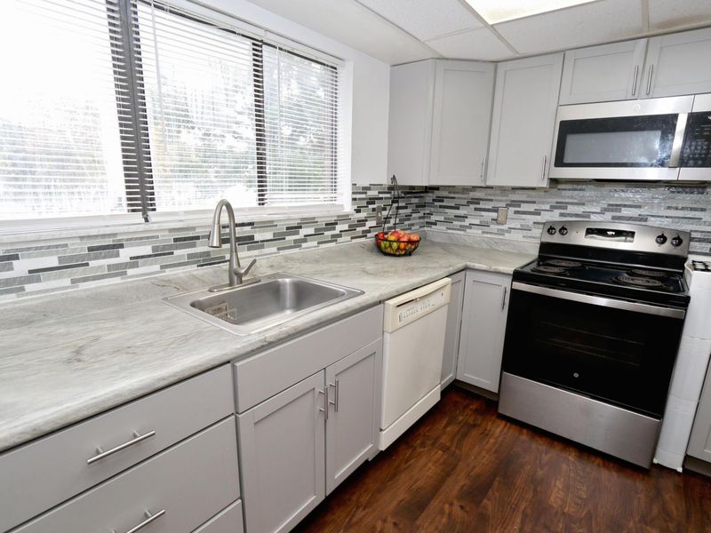 1373 S Waggoner Road, Unit 6-6, Reynoldsburg, OH 43068 Photo 5