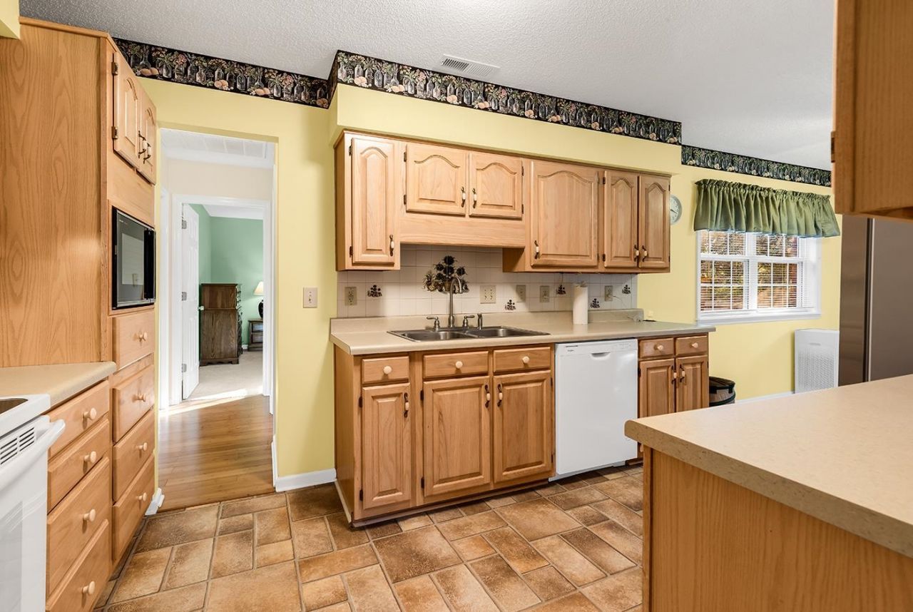 1558 Platt Dr. Photo 13