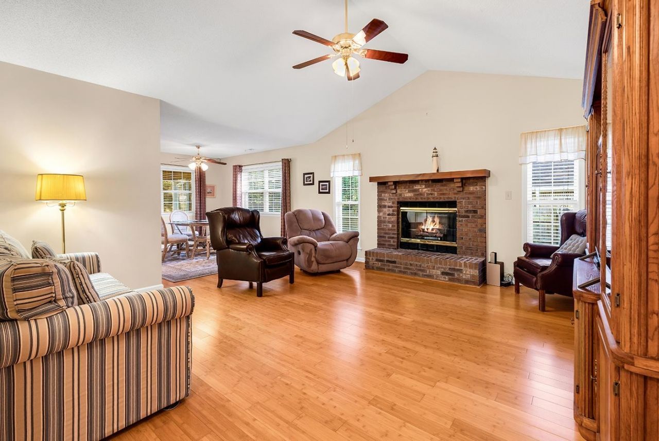 1558 Platt Dr. Photo 4