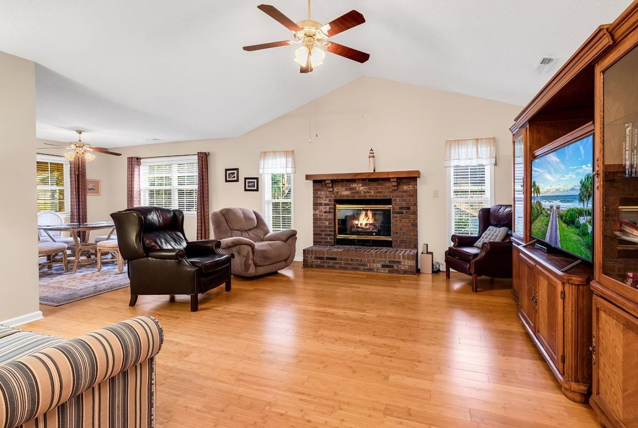 1558 Platt Dr. Photo 5