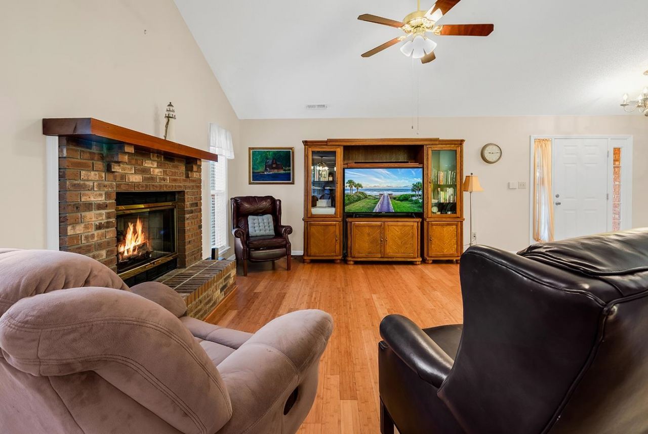 1558 Platt Dr. Photo 6