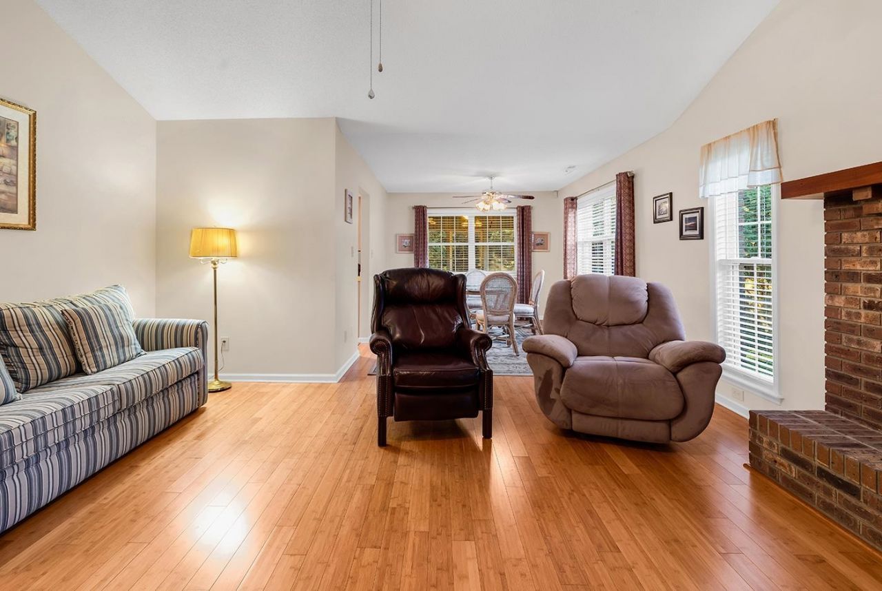 1558 Platt Dr. Photo 8