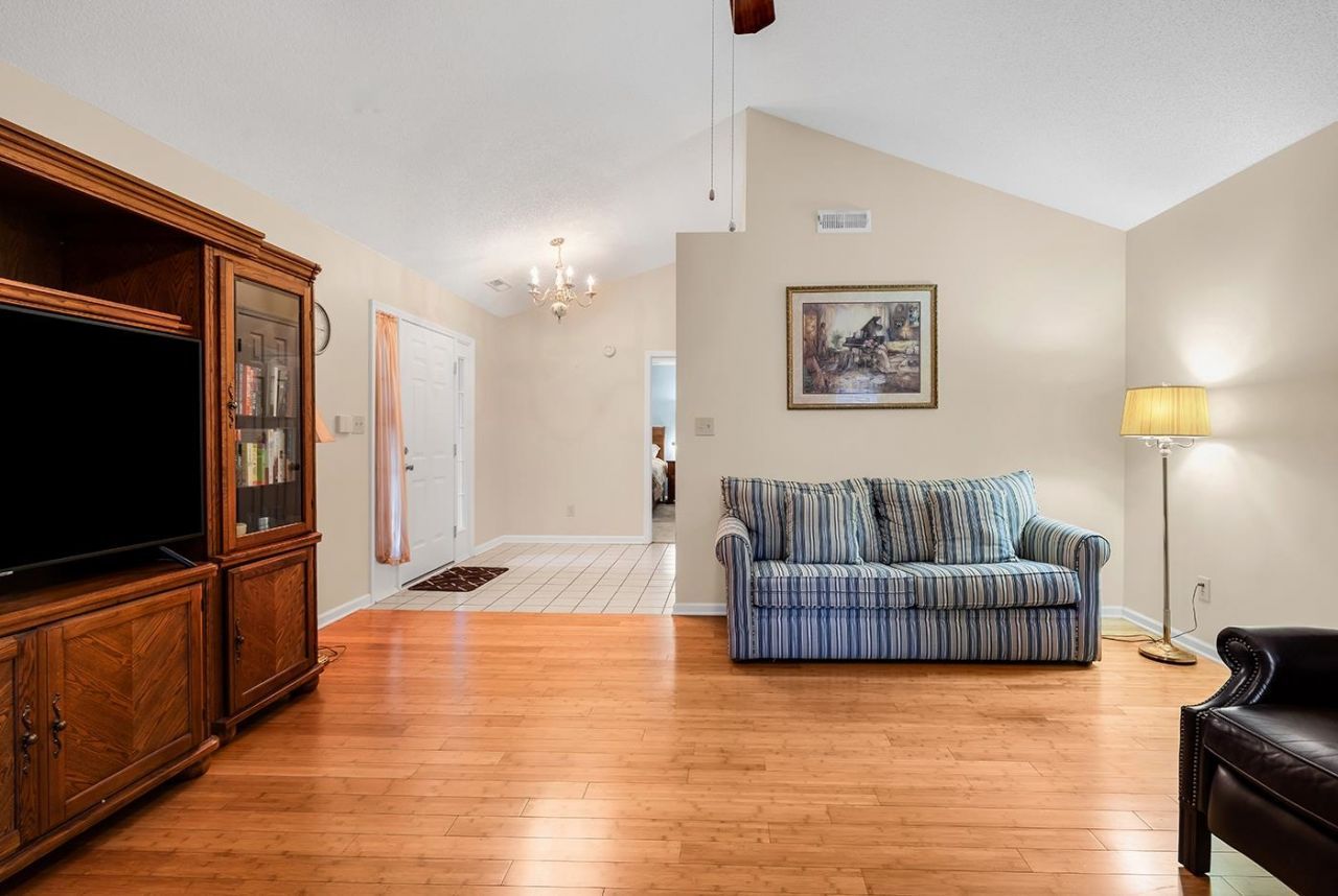 1558 Platt Dr. Photo 9