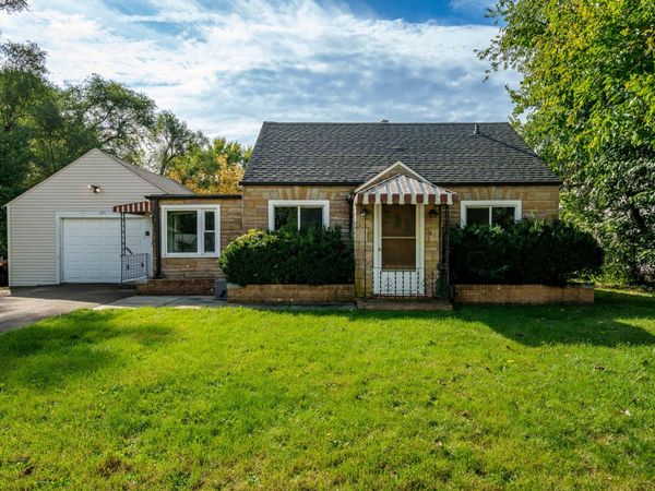 613 COLONIAL Drive , Machesney Park, IL 61115