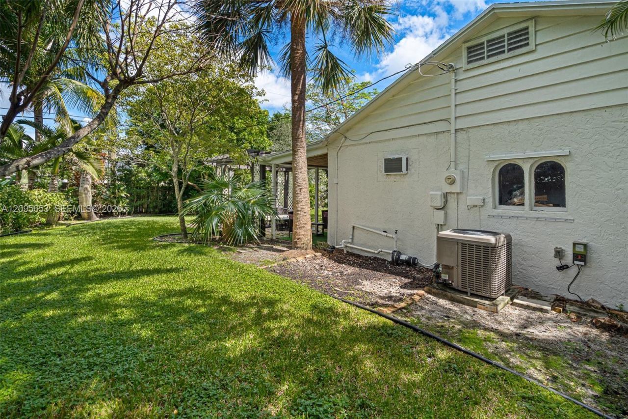322 Princeton Dr , Lake Worth, FL 33460 Photo