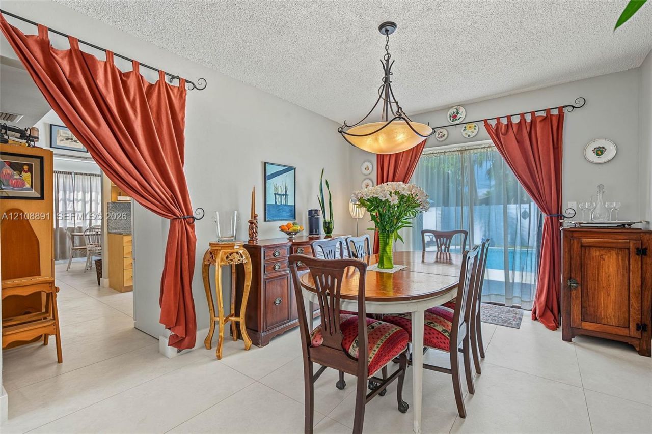 8931 SW 156th St , Palmetto Bay, FL 33157 Photo