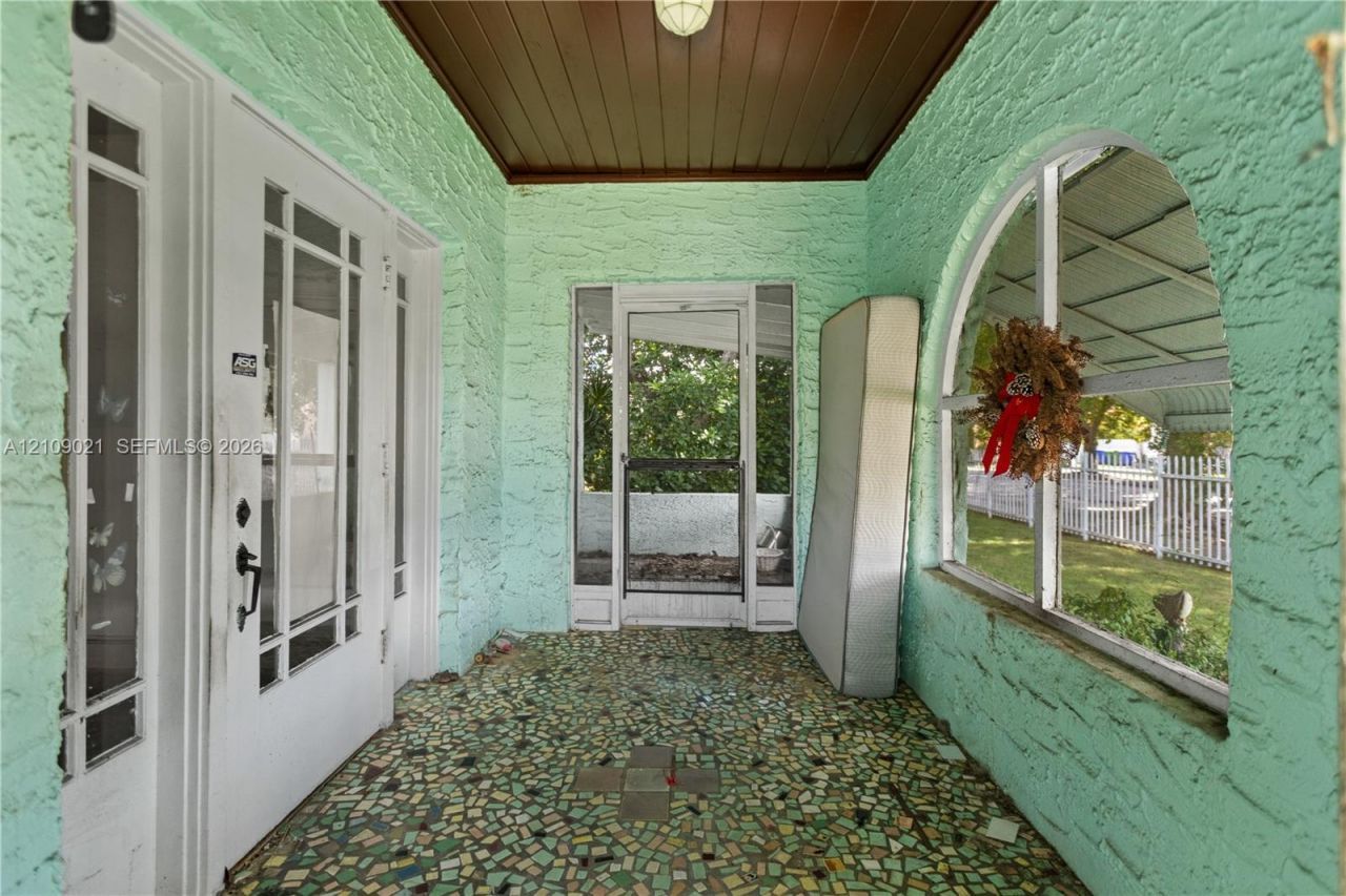 4761 SW 5th St , Miami, FL 33134 Photo