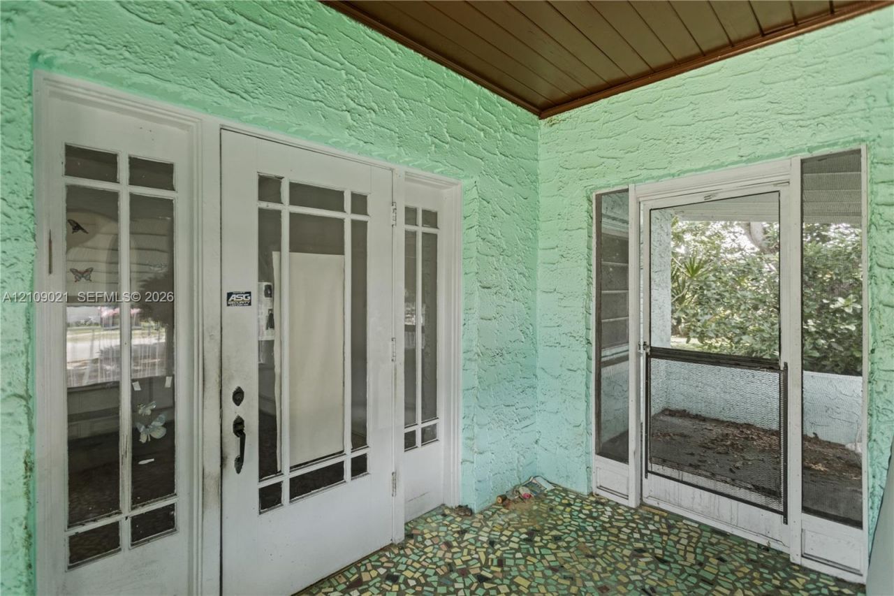 4761 SW 5th St , Miami, FL 33134 Photo