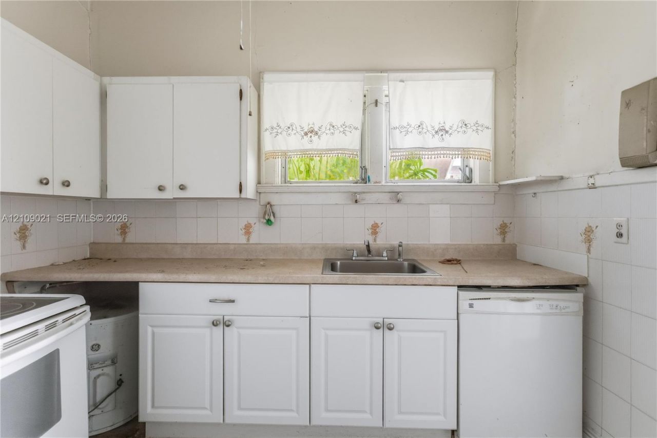 4761 SW 5th St , Miami, FL 33134 Photo