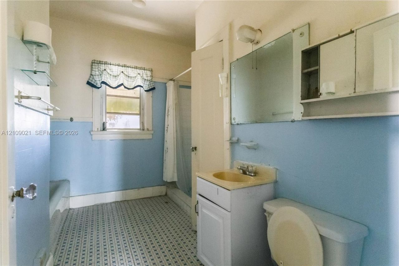 4761 SW 5th St , Miami, FL 33134 Photo