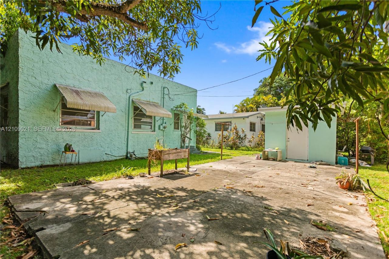 4761 SW 5th St , Miami, FL 33134 Photo