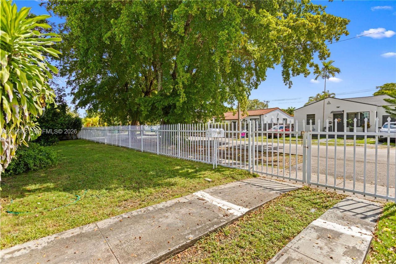 4761 SW 5th St , Miami, FL 33134 Photo