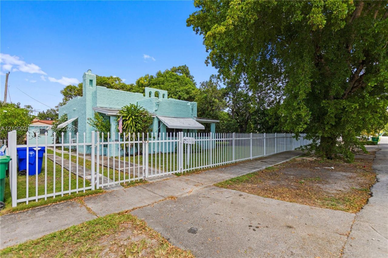 4761 SW 5th St , Miami, FL 33134 Photo