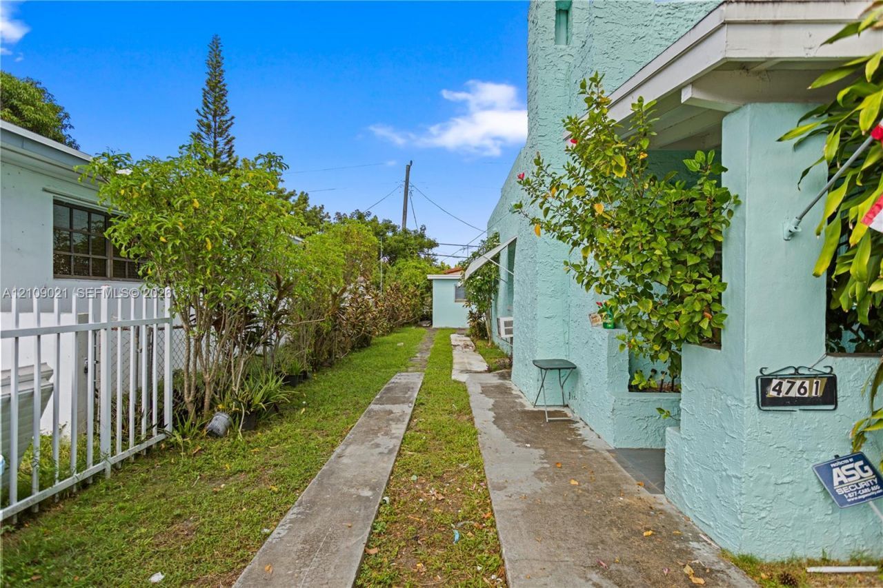 4761 SW 5th St , Miami, FL 33134 Photo