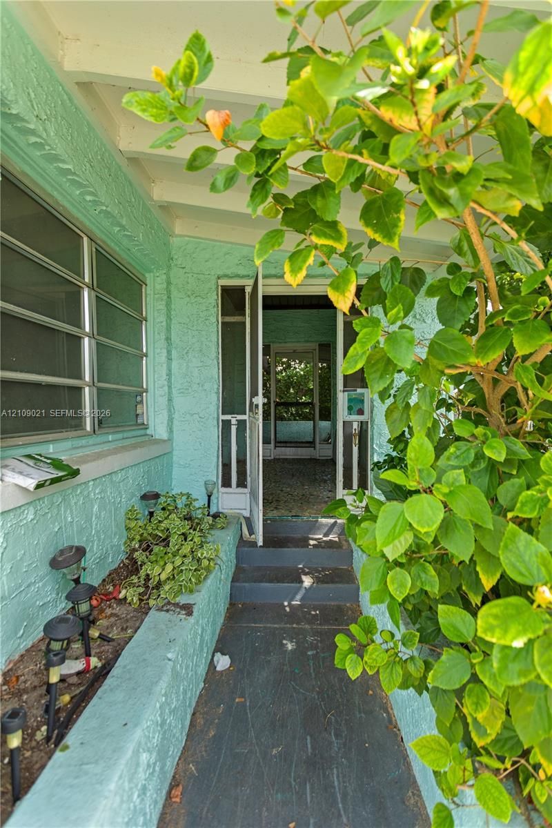 4761 SW 5th St , Miami, FL 33134 Photo