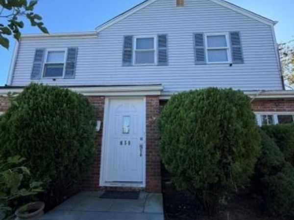 650 8th Avenue , New Hyde Park, NY 11040